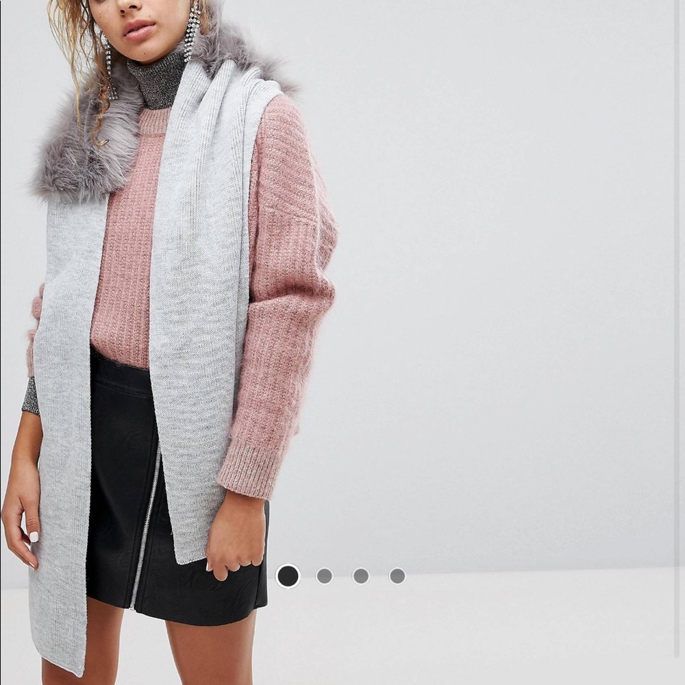 Urbancode wrap around knitted scarf with faux fur collar